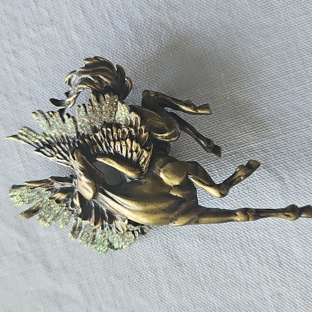 Gold Pegasus Brooch - Picture 4 of 4